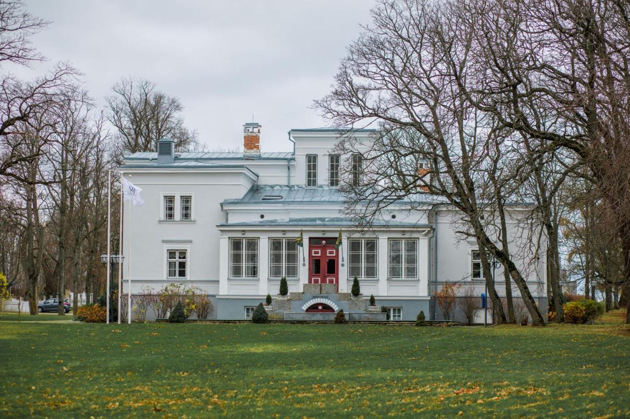 Saka Manor Hotel Exterior photo