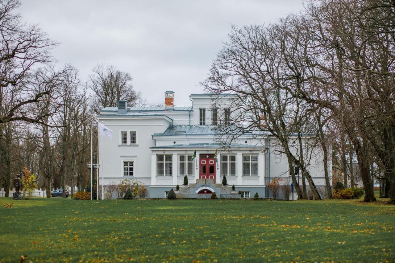Saka Manor Hotel Exterior photo