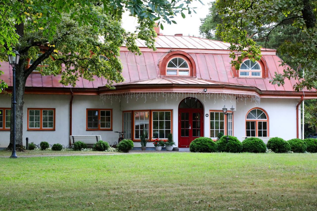 Saka Manor Hotel Exterior photo
