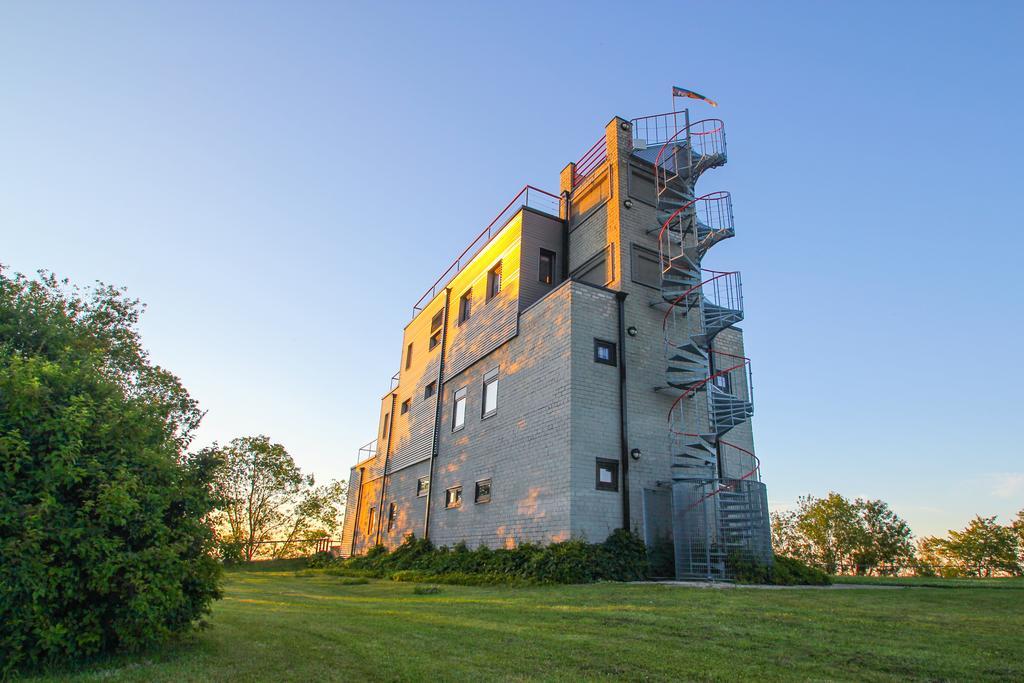 Saka Manor Hotel Exterior photo