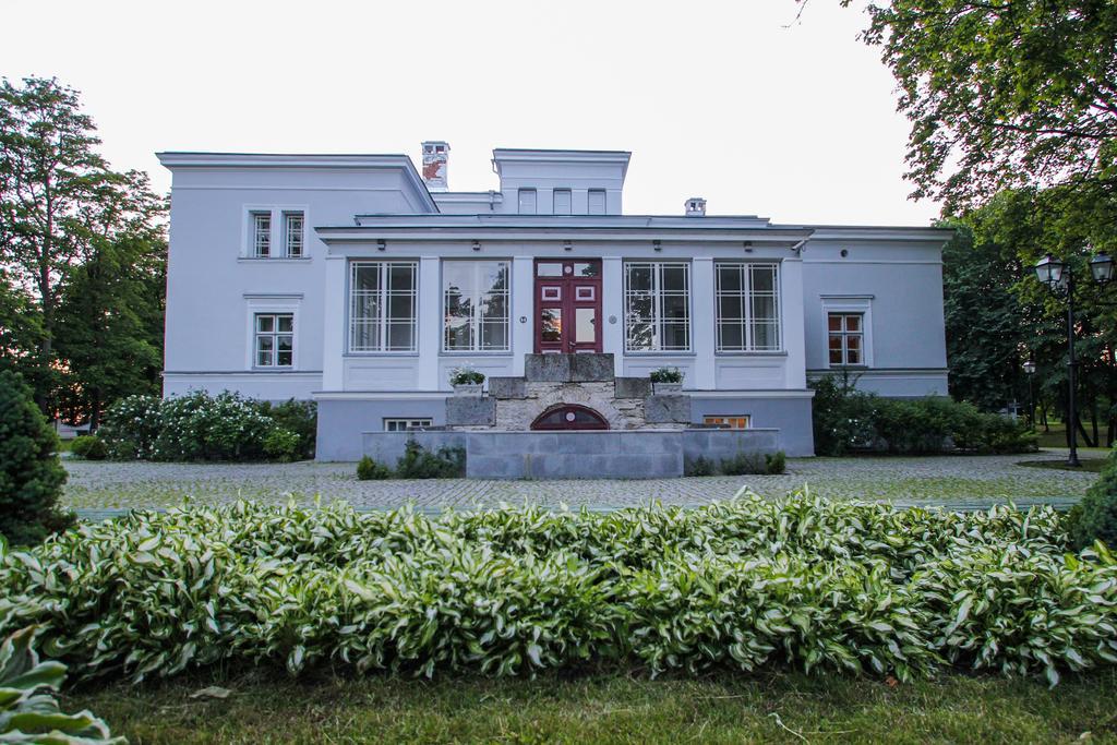 Saka Manor Hotel Exterior photo