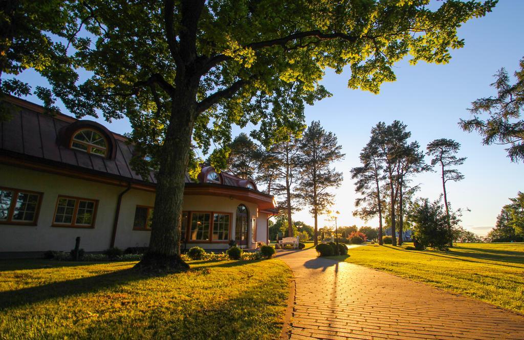 Saka Manor Hotel Exterior photo