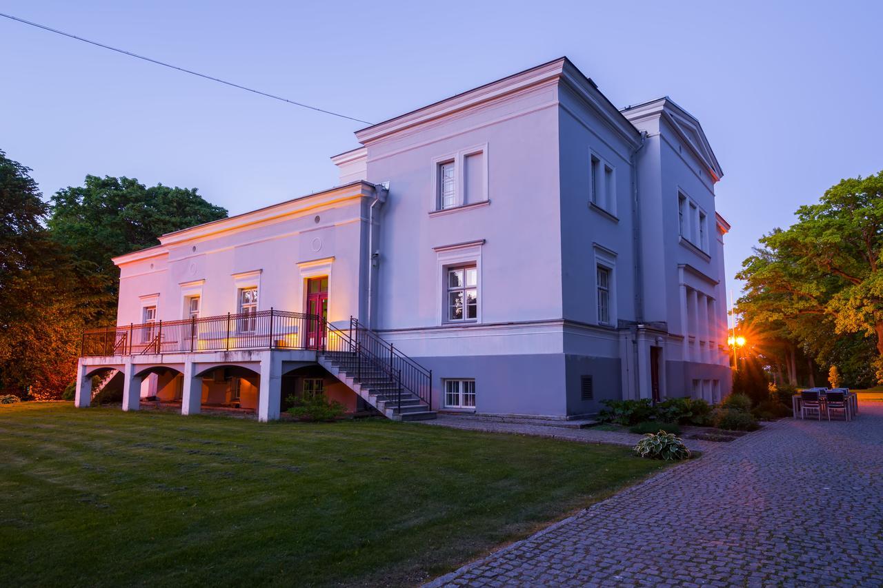 Saka Manor Hotel Exterior photo